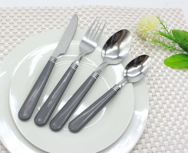 24 Piece Cutlery Set