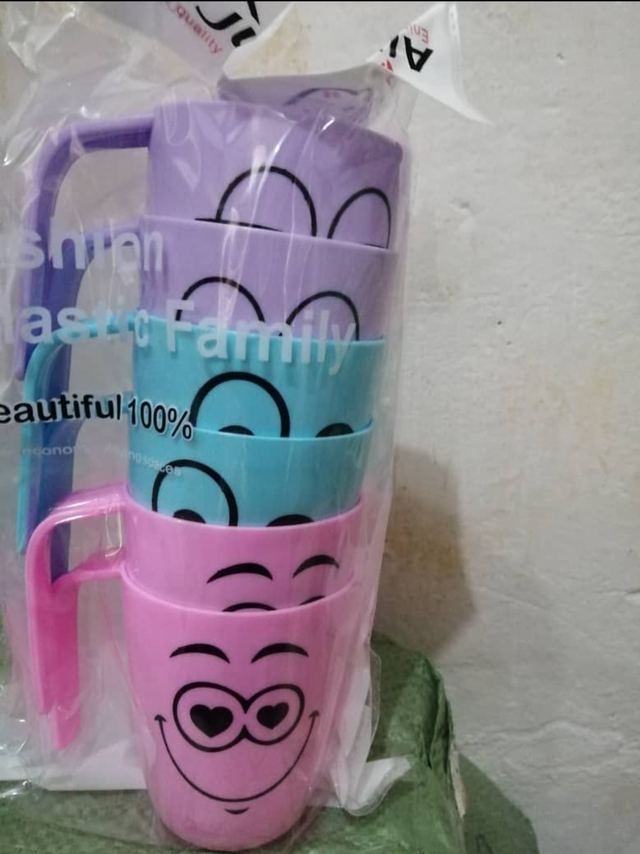 6 Multicolored Cups Set